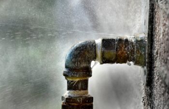 كيف اعرف مكان تسرب الماء في الجدار