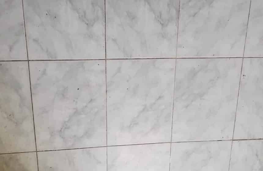 تنظيف البلاط من الاسمنت